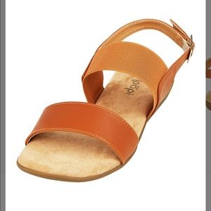 SOLD 💥NWT Floopi Sandals💥